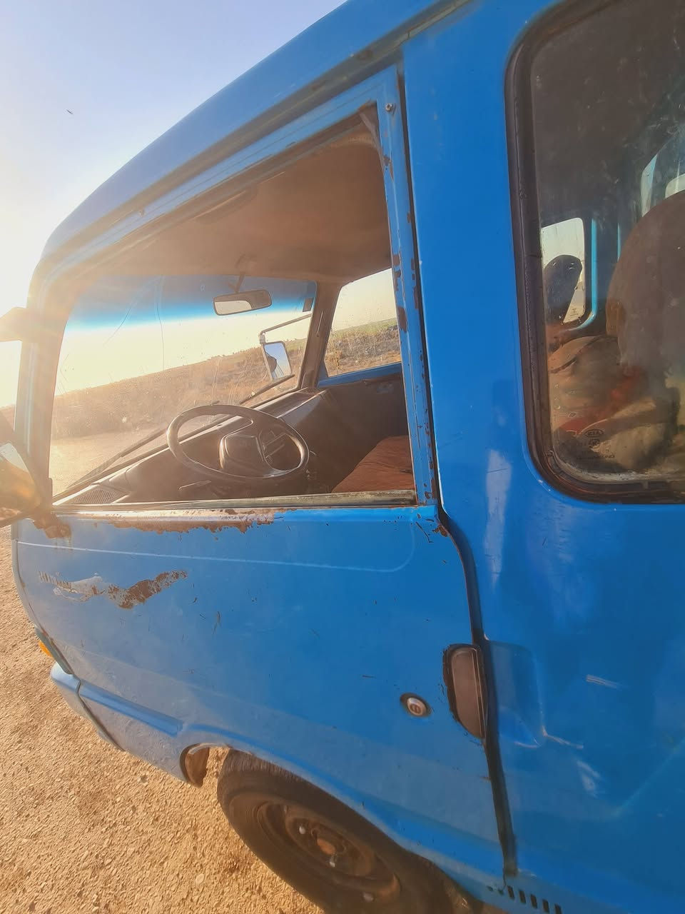 السلام عليكم للبيع كيا حمل موديل 96رقم بغداد دولي بأسمي سعره 58وبيهه مجال قليل مكانهه واسط الصويره ***********
