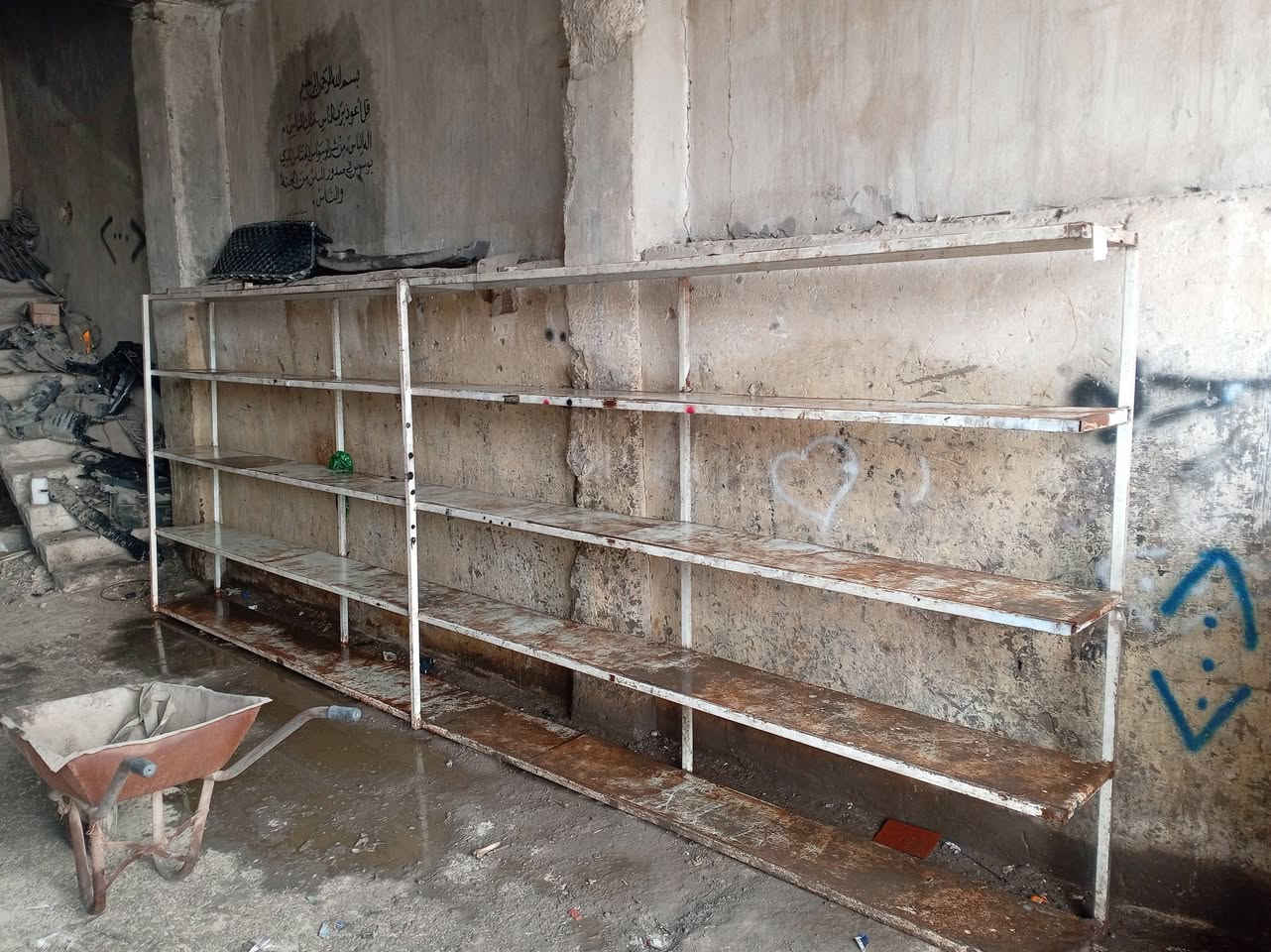 السلام عليكم ميوزه عدد ٣
ثنين منهن قياس الواحد خمس أمتار ونص وارتفاع ٢ ونص
واحد منهن قياسه مترين وارتفاع مترين
مكانهم بغداد مدينه الصدر بكسره وعطش
***********
