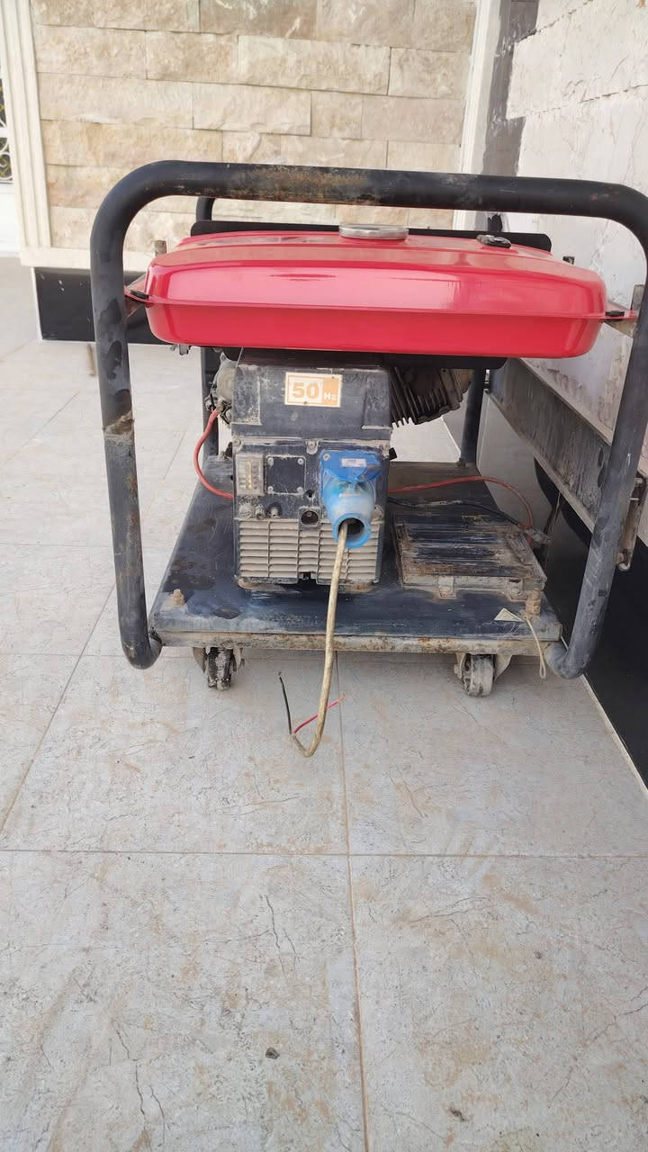 مولد ياباني ٧ونص كيفي ٢٥ انبير صافي بانزين ممفتوح بي برغي عل وظع الشركه السعر ٧٠٠ وبي مجال بصيط رقم 
***********
