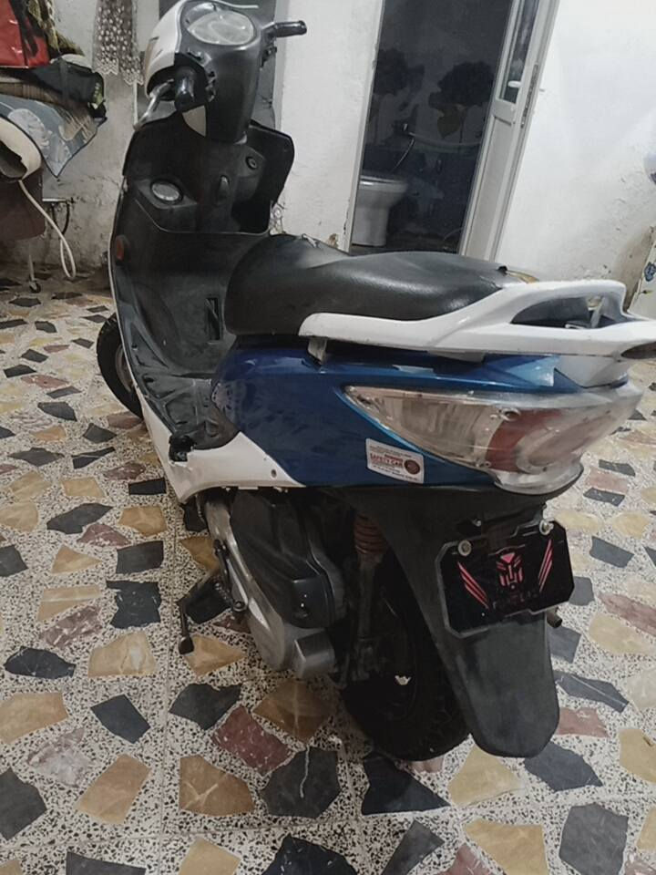 دراجه كامكو جي 4 معدل وشلعه فول الكفرات كلها اصليه ختم واحد محرك نضيف السعر 450.   ***********
