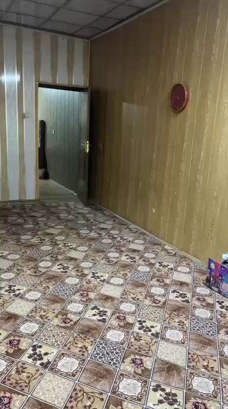 السلام عليكم للبيع بيت منطقة الكراده يم مستشفى ابن الهيثم للعيون مساحه ٢٥٠ متر سعر ٨٥ مليون اوراق كامله الإستفسار رقم الهاتف واتساب ***********
