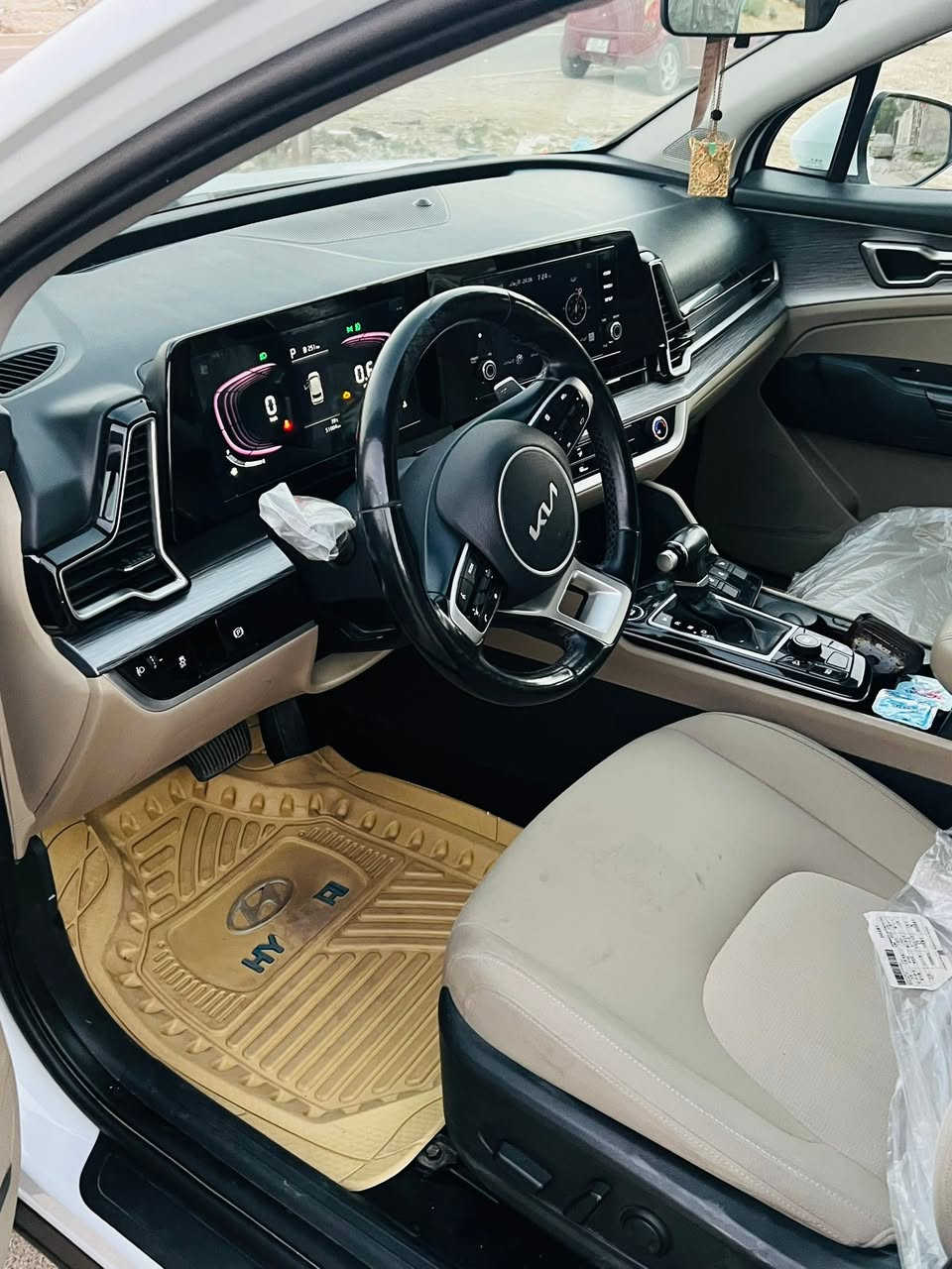 كيا سبورتج 2023 خليجي
ماشية 51 كيلو
استيراد الشركة الدولية
رقم بغداد الجديد 
محرك 2000 DOHC
بصمة  تشغيل عن بعد + ترحيب 
شاشة اصلية Apple CarPlay, Android CarPlay
حساسات امامي خلفي
كامرة خلفية HD
الكشنات الامامية كهرباء ثلالث حركات
تدفئة ستيرن و الكشنات الامامية 
تبريد قطعتين 
منفذ شحن USB مع منفذ Type-C 
منافذ شحن للمقاعد الخلفية عدد 2 Type-C
شحن هاتف وايرليس Wireless Car Charger
تايرات جديدة حجم 19 
تحكم ستيرن جهتين مع شفتات سرعة 
مانع انزلاق مع اوتو هولد مع مثبت سرعة  Cruise, Auto Hold, ABS
اربع انظمة قيادة Smart
اشاير بالمري +المري شفط
السعر $ /208ورقة بي مجال 
سياره مكفووله كفاله عامه  ماعده رصعه مسحوبه 

مكان السيارة الغزاليه
شراي يتصل***********
