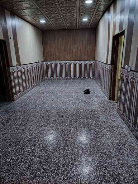 السلام عليكم
بيت للبيع     المساحه ٢٣١ متر 

الموقع   حي الارامل بشارع المدارس موقع تجاري قرب كريم السماج 
سنة البناء ٢٠١٧
غرفتين ٣ونص في٥ واستقبال ٦ امتار و٢٠ سانتيم
وهول ٩ امتار في٤ ومحل خارجي ومخزن ٦ امتار وحديقه وطارمه كبيره. وحمامات خارجيه
السعر. ١٧٠ مليون وبي مجال

ويباع عل مبادره ايضا    الاستفسار‏ ‪***********‬‏
