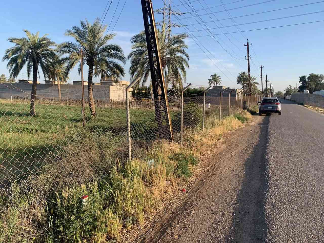 سلام عليكم دوانم لبيع طابو صرف وجهن عله شارع متوفره كافيت الخدمات تبليط ماء كهرباء  الهاتف ***********
