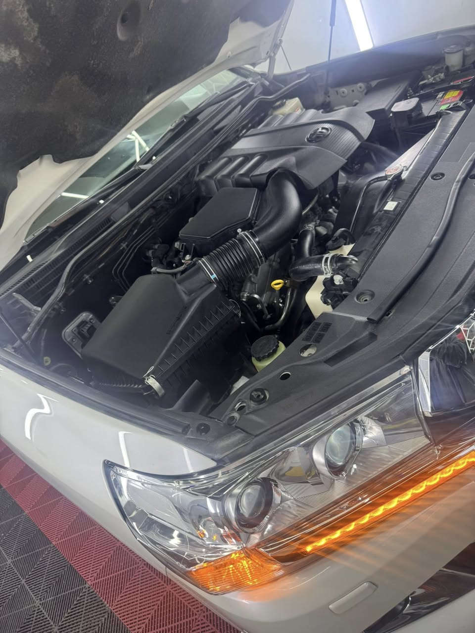 لاندكروزر ١٨ بريم اصلي مكفوله من الصبغ من رقم للرقم ماعدابارد بسيط بالدلعه ورصعه مسحوبه بالجاملغ خلفي من جهة سايق بدي آر  جديده سياره مكفول محرك كير كله ع بلاد تخم تاير دلوب ٨ايرباك دفيدي بالقماره اشارات لكزز تشغيل عن بعد زنون اصلي مع حساسات اماميه وخلفيه وكامره خلفيه وباسمي تحويل مباشر اتصال ع رقم *********** مكانه بغداد شارع فلسطين والسعر ٤٨٥
