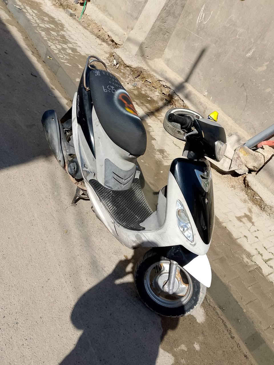 سلام عليكم 
دراجه ماكس منغولي رمبه بوشه 49بلاد
على وضع شركه محرك ناعم يخبل كهربائيات شغاله
سلف هندر كله ع وضع شركه 
ختم واحد ويه المحرك دراجه صارلهه فتره من طالعه من وكيل ديوانيه حي العسكري السعر 950 وبيهه مجال
للاستفسار الاتصال ‏‪***********‬‏
