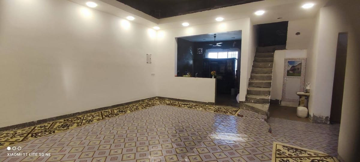 بيت للبيع مساحه 560 متر كامل خدمات مي كهرباء سحب تبليط للباب عنوان بغداد تقاطع شارع المجزرة سعر جدا مناسب 65 قابل للتفاوض *********** مكلف بالنشر
