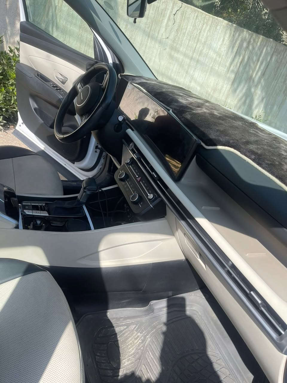 السلام عليكم ورحمة الله وبركاته 
توسان ٢٠٢٥ ماشية ١٥ الف رقم بغداد 
فل مواصفات عدى الفتحه 
كشنات تبريد وكهرباء الويل ١٩
وبيه خمس تبديلات مجانية من الشركة اخذته بالعرض الرمضاني 
ملاحظة وحدة بيه بالجنطه واضحه وممصلحه 
العنوان بغداد حي القاهرة الثانية 
السعر ٣٤ مليون 
موبايل ***********
