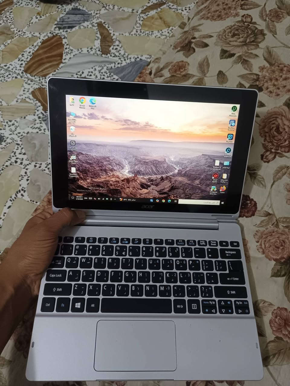 لابتوب لمس نضيف نوع ايسر Acer مرتب ومكفول
حجم صغير ويصلح يكون ايباد هم 
ذاكره 64 مرتب وياها شاحنتها الاصليه
ملاحظه نقصها تعريف مال صوت فقط 
للبيع او مراوس سعرها 110 الف 
رقمي ***********
مكاني كربلا الجاير
