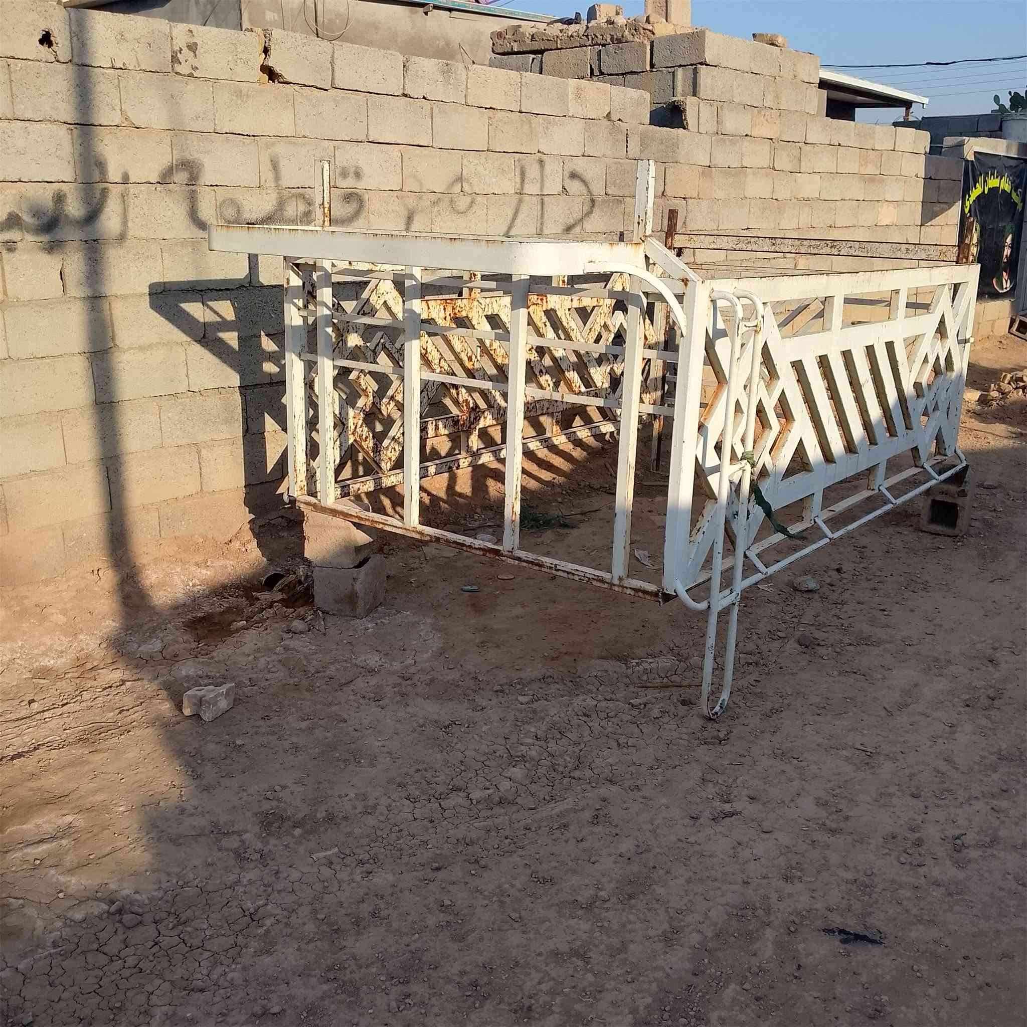 محجر اللبيع نظيف مابيه خياس شرط النظافه عوزه بس صبغ العنوان بغداد حسينيه المعامل قريب على شارع المستشفي السعر 325 وبيه مجال لطيبين رقم الهاتف ***********
