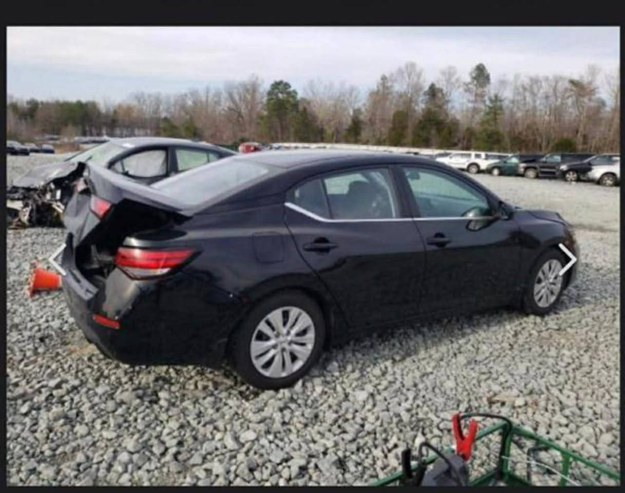 سلام عليكم نسيان سنترا ٢٠٢١ للبيع حادثها مثل مو موضح بالصور السياره ضربتها خفيفه وحلوه وكلش نظيفة ادامه كامله ما ناقصها شي ماشية ١١٥ الف كيلو سعرها 127 للتواصل ***********
