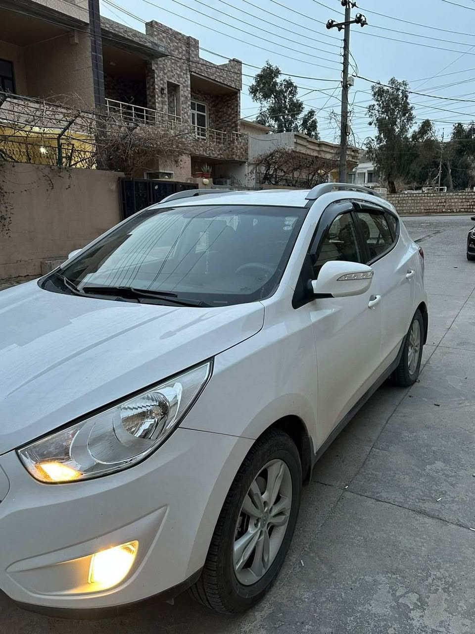 هونداي توكسون موديل ٢٠١٣ بي بوياغ يةك دةست لةشةريكةوة ٨٠ هةزار كيلومتر رويشتوة مةكينةو كيري نةكراوةتةوة سةنةوي بةناوي خومة تا ٢٨ تازةية رقم موبايل *********** كويسينجاك, أربيل
