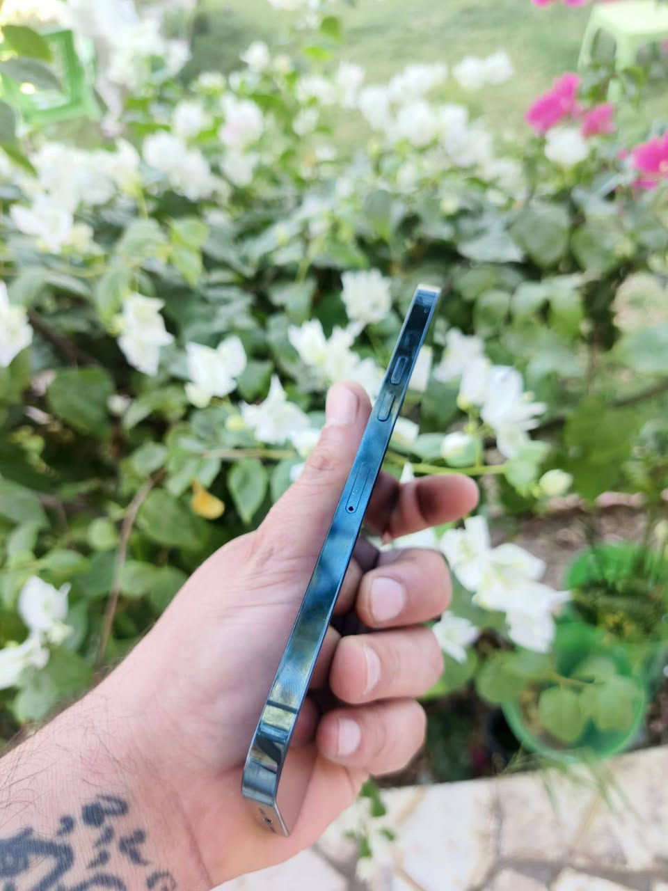 السلام عليكم ايفون ١٢برو ماكس جهاز ممصلح ولا مفتوح ذاكرة ٢٥٦ بطارية ٧٥ بي فقط نقطة اسفل الشاشة ابد ممأثرة على الجهاز ولا مبينة سعر الجهاز ٣٧٥ شوف الفديوالمرفوق في المنشور***********
