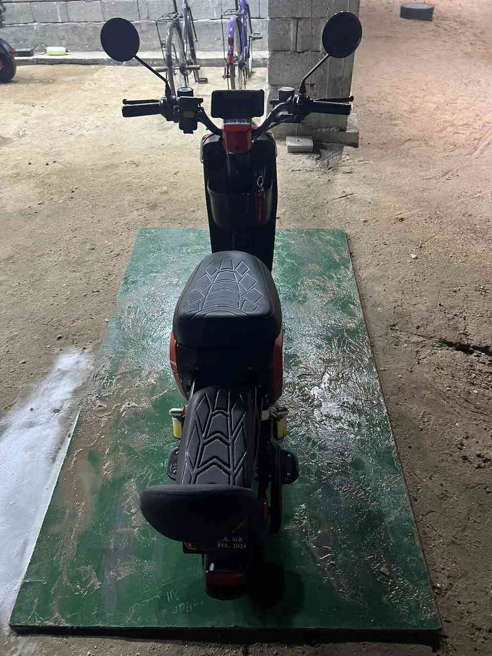 السلام عليكم درجه شحن R9للبيع دراجه نظيفه كلشي مابيها موديل 2025 السعر 400وبيها مجال بيع فقط ما اروس ***********
