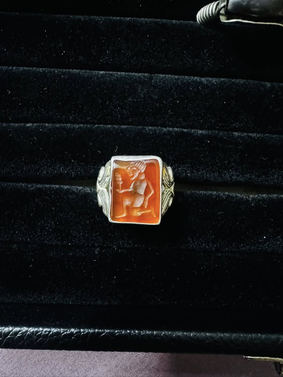 عقيق يماني مرصود قديم 
حديد صيني مكاوي مرصود


**إذا كنت صاحب هذا الإعلان وتريد حذفه لأي سبب، رجاءا أرسل رسالة إلى الدعم الفني**