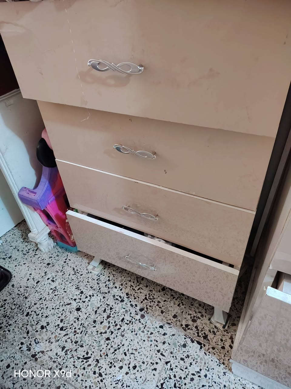 السلام عليكم غرفه تركيه للبيع اخت الجديدة طول الكنتور ٣ أمتار مع ميز طعام وكرسي العنوان بغداد المشتل مابيها كل نقص


**إذا كنت صاحب هذا الإعلان وتريد حذفه لأي سبب، رجاءا أرسل رسالة إلى الدعم الفني**