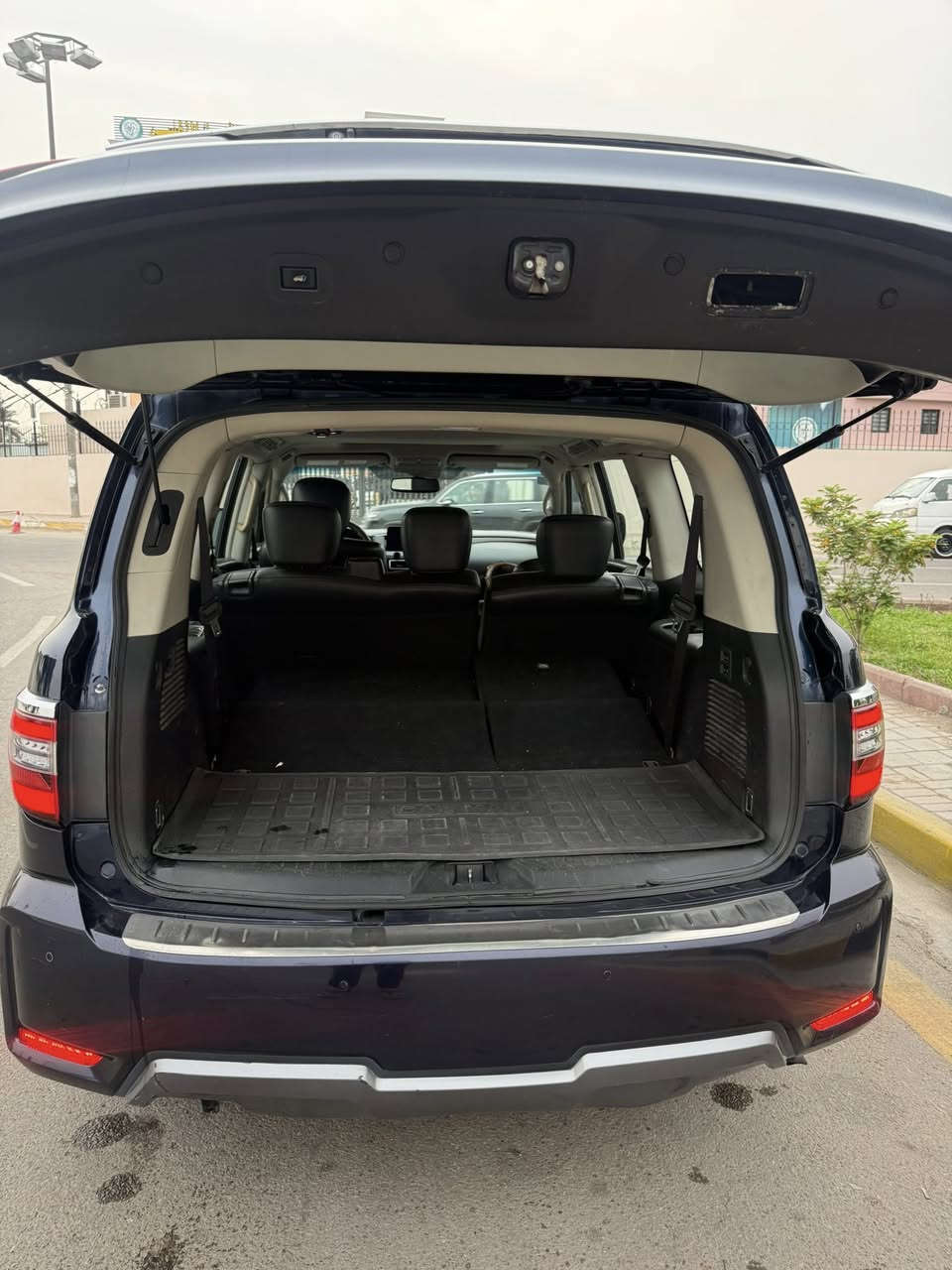 السلام عليكم
مره رخصة الأدمن المحترم 

للبيع او المراوس نيسان ارمادة محدثة باترول اعلى فئة اصل ارمادة 

سنوية مكتوب ارمادة 2020 

كلشي موضح بالفديو 

وارد امريكي 

السعر 287 وبيه مجال 

مكاني شارع فلسطين 

اتصال *********** واتساب واتصال
