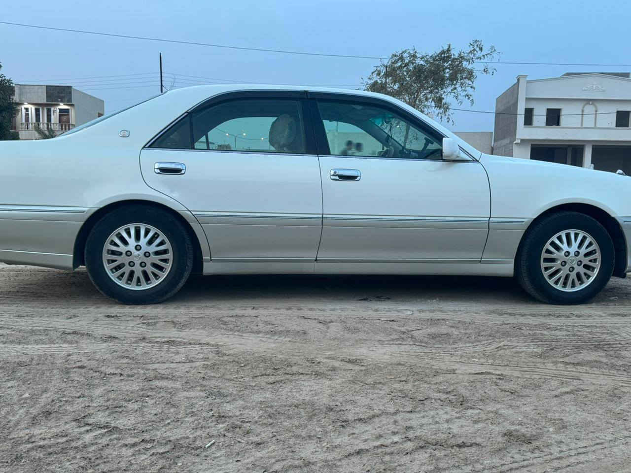 سلام عليكم 
سياره ملكه 2003
دكمتين 
رقم سليمانيه 
سنويه لل 27
السعر 115 وبيهه مجال بصيط
*********** واتساب 
عندي ضرف وريد ابيع 
مكان سياره الانبار
