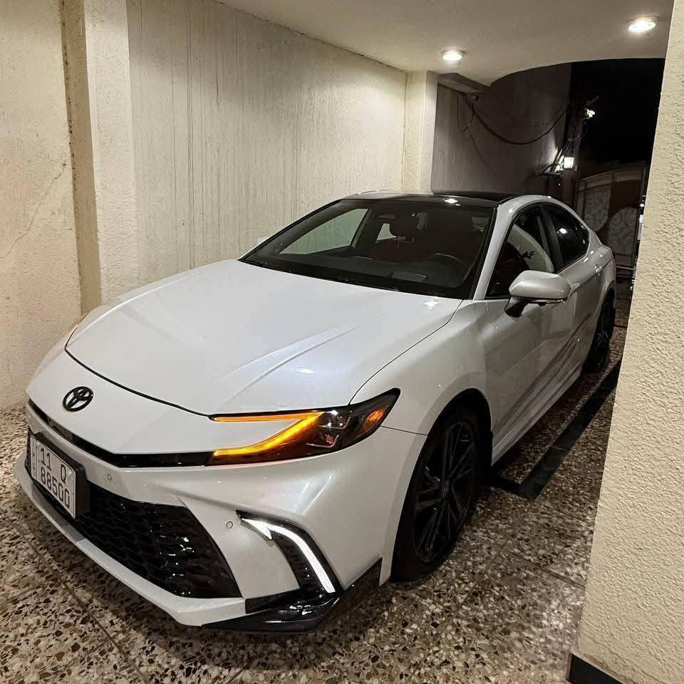 تويوتا كامري 2025 أمريكي 
مواصفات XSE فل كامل
 اللون: أبيض الممشى: 6000 ميل
 المحرك: 2500 هايبرد 

المواصفات:
 بصمة تشغيل + دخول ذكي
 تشغيل عن بُعد
 شاشة لمس كبيرة
اApple CarPlay & Android Auto
كاميرا خلفية + حساسات
 نظام رادار (تنبيه خروج المسار)
 مثبت سرعة ذكي
 مانع تصادم أمامي
 تحكم بالمقود
 كراسي جلد رياضية
 كراسي كهرباء مع تسخين
 فتحة سقف
 جنوط XSE رياضية
 إضاءة LED أمامية وخلفية
 إضاءة داخلية Ambient
 نظام صوت قوي
 مرايا جانبية كهرباء مع إشارات
 مكيف أوتوماتيك
 أوضاع قيادة (Sport / Eco)

 الضرر: دعامية أمامية فقط
رقم صاحب سيارة ***********
السعر سوي تعليق يصل مباشرة 🤖
