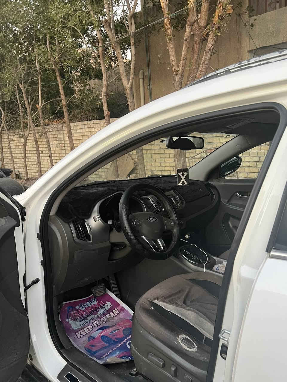 السلام عليكم
كيا سبورتاج 2013 للبيع السياره خليجيه مكفوله من المكينه والكير ماشيه 199،000 كم قطعه وحده صبغ بالصندوك + بيهه ضربه بالصندوك 
محرك 2.0 

مري شفط 

تحكم كشن كهرباء 

تخم تايرات جديد 

دوشمه جديده بس بعدني مشادهه 

مكان السياره بغداد العامريه 

الرقم للتواصل *********** 

مموجود ماسنجر فقط واتساب
