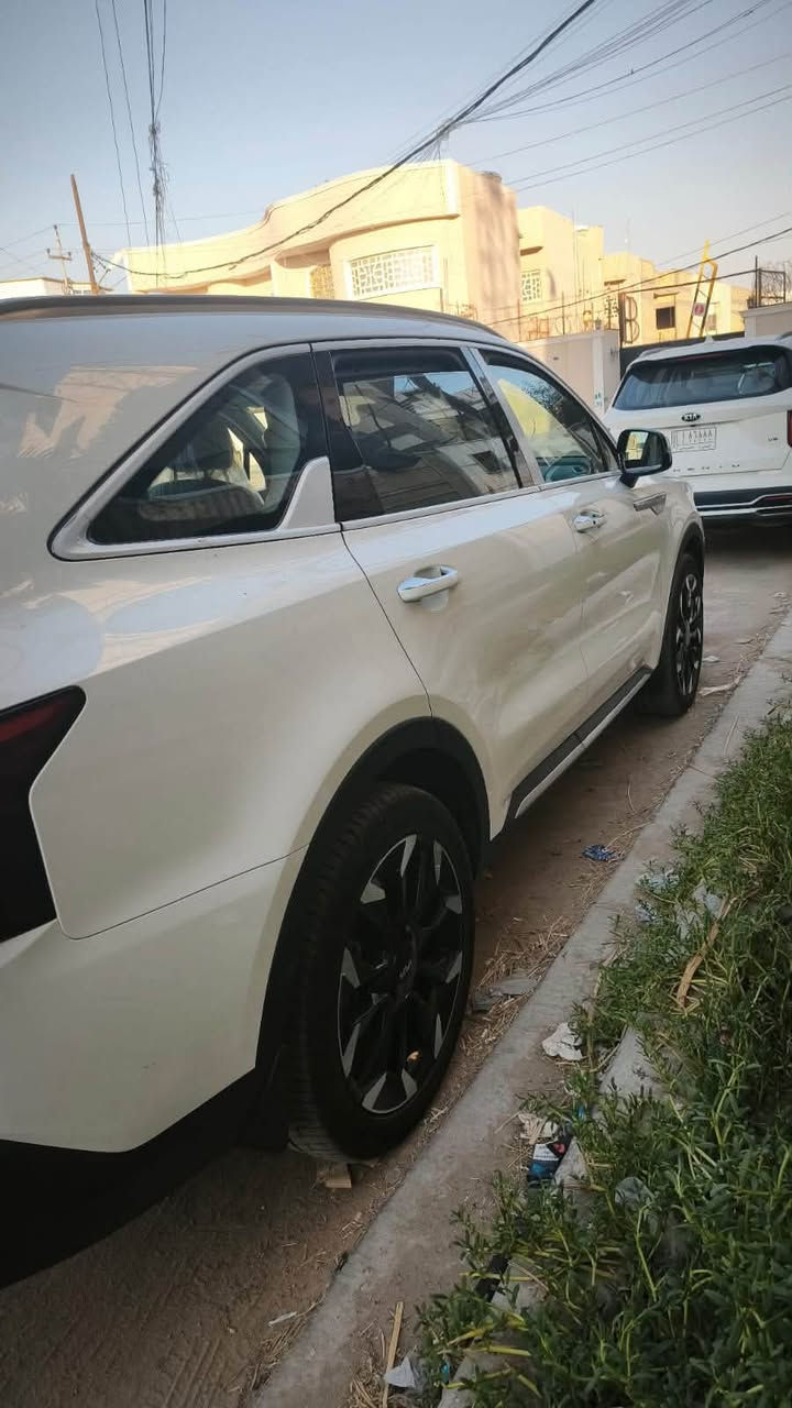 سورنتو ٢٠٢٥ مكان السياره بصره
حالها حال الزيرو 
مواصفات السورنتو عدا البانوراما 
وفقط كاميرا خلفيه 
للتواصل على الرقم ***********
