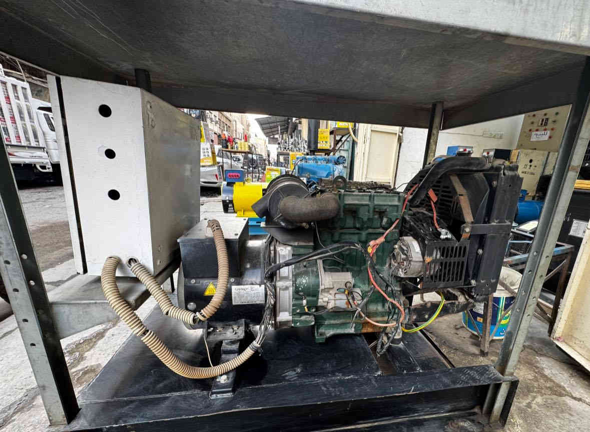 مولدة لستر بتر 14 كيفي سيت بلادي المواصفات :- 

✅ محرك لستر انكليزي 3 سلندر . 
✅ توليد 14 كيفي لوري سومر فرنسي .
✅ التوليد قابل لتخريج كهرباء سنكل فيز او ثري فيز حسب الحاجة . 
✅ سرعة المولد 1500 دورة .
✅ نظام التبريد ماء .
✅ المحرك و التوليد على وضع الشركة بلادي . 
✅ ضمان الفحص لمدة 5 ايام . 

حياكم الله متابعين معرض الصفار 

شعارنا (( الجودة و المتانة في التصنيع … اسعار تنافسية ))

📍العنوان :- بغداد /ساحة الوثبة /شارع سيد سلطان 
علي 

للطلب والأستفسار مراسلة الصفحة او الاتصال على الرقم ☎️ ***********
