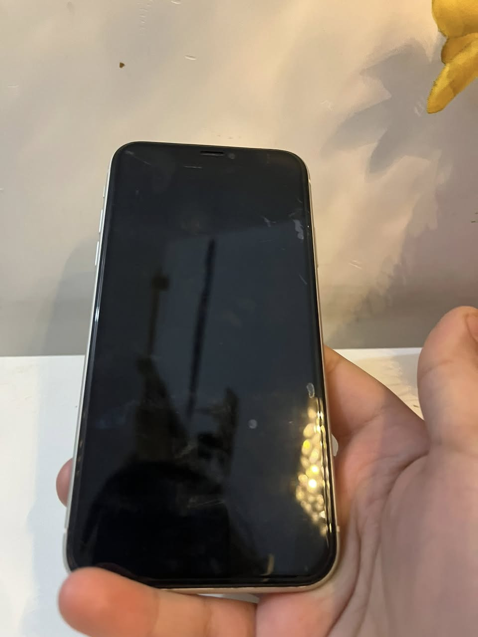 السلام عليكم 11عادي وتر وتر ما مفتوح ذاكرة 128  بطارية 86 ما معلاية شحن نت مخابره سيمكارت هزاز كامرة شحن صوت كله شغال الجهاز نضيف الى درجة الله شاهد فقط فطر بل شاشه وكع مني ونفطرت الشاشه فطر خفيف وما مئثر على المس سعرة 225 مكاني بغداد متواجد فيس بوك او وتساب ***********
