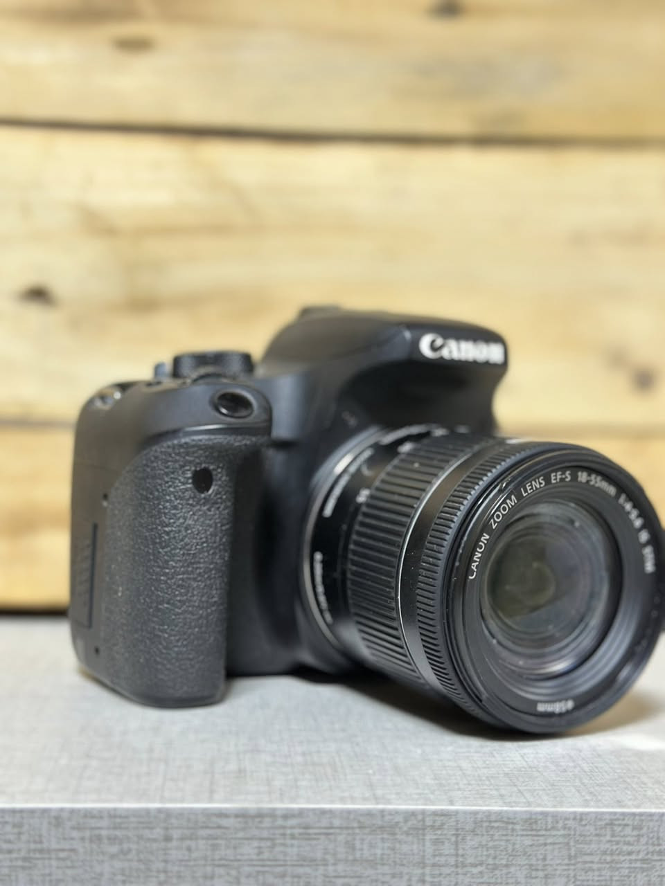 canon 800d للبيع
نظافة ١٠٠٪؜ استخدام اقل السنة بعدها بالضمان . الشتر مالتها 
1.6k
كامله هي وملحقاتها بالكامل حتى الاكياس

كاميرا كانون EOS 800D:
- *نوع الكاميرا*: DSLR.
- *السنسور*: APS-C CMOS بدقة 24.2 ميجابكسل.
- *المعالج*: DIGIC 7.
- *نظام التركيز*: 45 نقطة AF.
- *التصوير الفيديو*: 1080p ب٦٠ إطار في الثانية.
- *الشاشة*: لمس 3 بوصة قابلة للطي.
- *الاتصال*: واي فاي، NFC.
- *البطارية*: تدوم حوالي 600 صورة.
- *المواصفات الإضافية*: تصوير مستمر 6 إطارات في الثانية.
 السعر : ٤٠٠$ 
متوفر توصيل لجميع انحاء العراق


**إذا كنت صاحب هذا الإعلان وتريد حذفه لأي سبب، رجاءا أرسل رسالة إلى الدعم الفني**