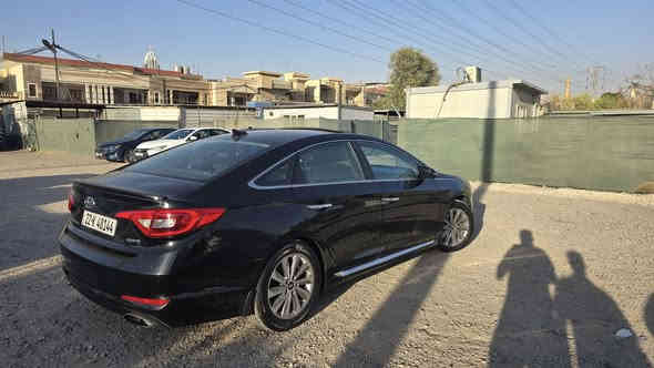 السلام عليكم
سوناتا 2017 
2400 gdi sport بدون تيربو فول مواصفات كندي
فتحه سقف ( تنته ) 
ايكو 
نورمال 
سبورت
7 نمر
كشنات جلد كشن سايق كهربائي 
تدفئه مقاعد اماميه
بصمه تشغيل + بصمه ابواب اماميه
اشاير بالمري 
اناره ترحيب بالابواب 
نغمه ترحيب عند الركوب وعند المغادره
فتحه جنطه اوتماتيكيه من مقفوله وتوكف وراها الصندوك يفتح
كاميره خلفيه 
شاشه اندرويد اوتو و ابل كار بلي
دبل اكزوز 
تحكمات ستيرن
بيها نواقص خفيفه يده الصندوك نقص وشاشه التبريد عطلانه بس تبريد شغال ثلج 
سعر 140 وبيها مجال بسيط
حادثها موضح بالصوره بدون شواصي 
***********
