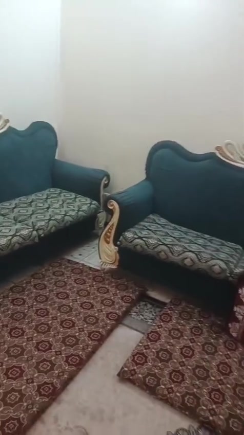 ٢٥٠   بعد بي وحدة وسط وكرسي ثاني التخم كله (( عشر مقاعد قوي ))
وحدة من القنفات الكبار يرادله ادكدك بالبيت

التخم الابيض ب٥٠٠  عشر مقاعد  كلشي موضح بالمقطع 

الاتصال على الرقم :***********
