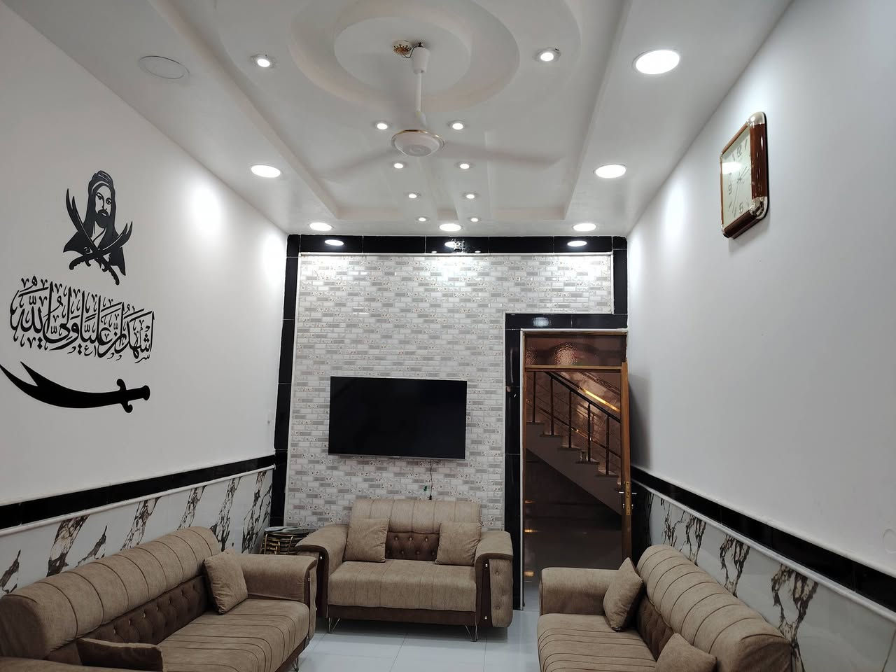 الدار للبيع المساحه 108 النزال 18 الواجهة 6 حي الوحده خلف مركز الشرطه اتصل على ***********
