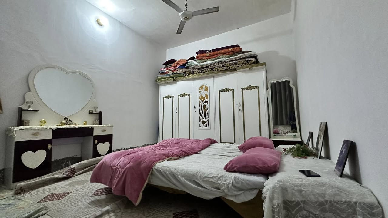 للبيع بيت زراعي مساحة 210 متر بناء طابوگ اساس و سگف صب خريطة كاملة عايز فقط سيراميك و تشاريف حي ميسان شارع الشيوخ السعر (55) 
***********
