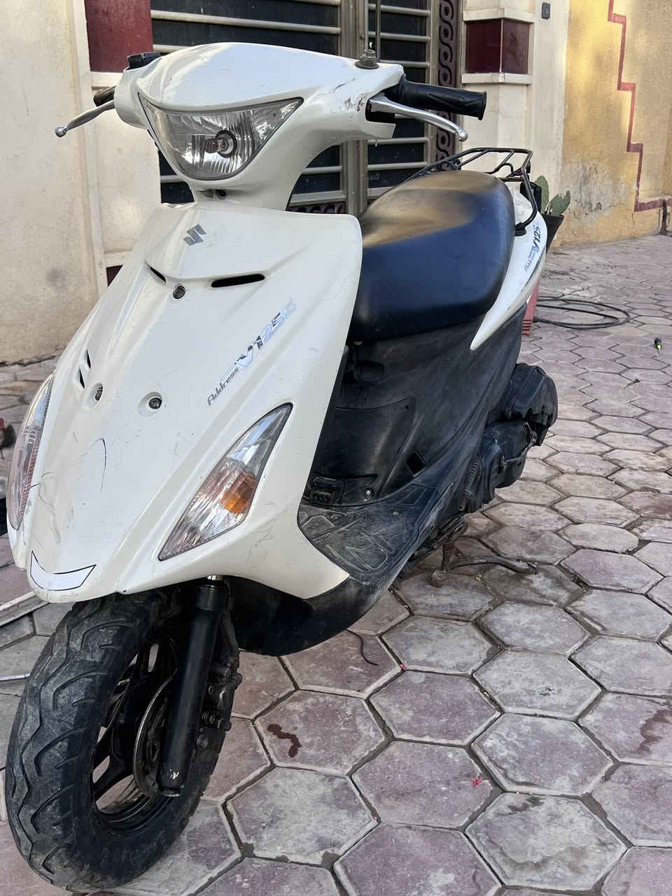 السلام عليكم للبيع ادرس ياباني 2012 مكينه مجفته جديد ناعمه شلعه ومعدل كفرات بلادي شاشه شغاله  كهربائيات كله شغاله مكاني كوت دور العمال السعر 650 وشراي اله فرق *********** متوفر واتساب
