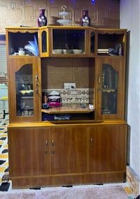 بوفية • مستخدمة • قابلة تفاوض