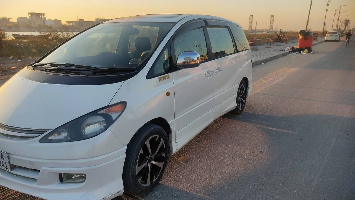 تويوتا استيما 7راكب موديل 2000 باسمي رقم جديد تحويل بأي مكان محرك 3000 ستة سلندر نفس محرك الكامري السيارة مكفوله من الضربه والصبغ عدا طخات بسيطه كير ينمر طبيعي بس النمره الاخيرة ما تجي إلا اصفر السياره ( اشيل راس الباتري) يعني مشكلتها كهربائيه والصراحه انا ما عندي مجال اصلح وامشي بيها عل وضعها والسياره طبيعيه التبريد بي ليك بوري التبريد الخلفي بي كسر كهربائياتها كلها شغاله حساسات خلفية وكامره شاشه مري كهرباء فتحتين السعر 76وبيها مجال
 *********** البصرة, العراق
