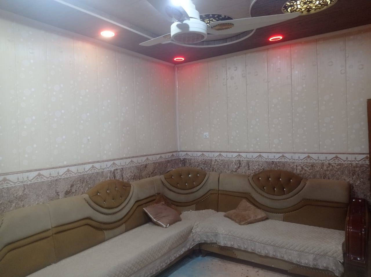 سلام عليكم بيت للبيع 100متر مربعه حي العسكري يم ابو غنيمه خلف شارع الصب
غرفه وصاله مطبخ صحيات مكشوفه صطح  البيت نضيف كلش جاهز  السعر80وبي شويه مجال ***********بسمي البيت
