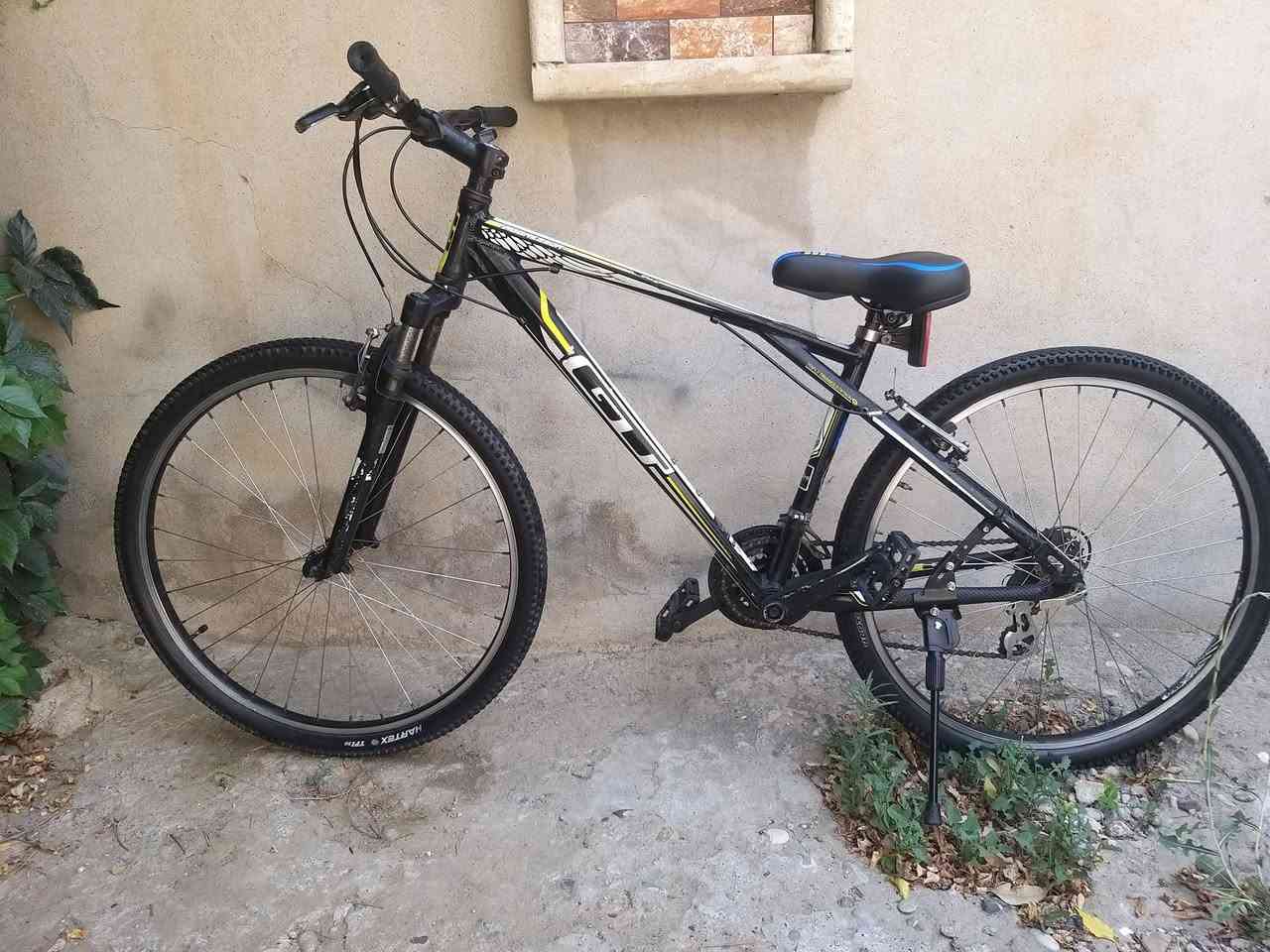 سلام عليكم
قطعه مميزه من ماركة gt الاميريكيه

سستم Shimano 

يحتو السستم على 3 نمر أمامية 7 خليفة 

حجم 27.5 فريم M

دبلات شغاله بحاله جيده

السعر مناسب / 200 وبي مجال للطيبين 

مكاني الموصل الأيسر 

⛔ماعندي توصيل


**إذا كنت صاحب هذا الإعلان وتريد حذفه لأي سبب، رجاءا أرسل رسالة إلى الدعم الفني**