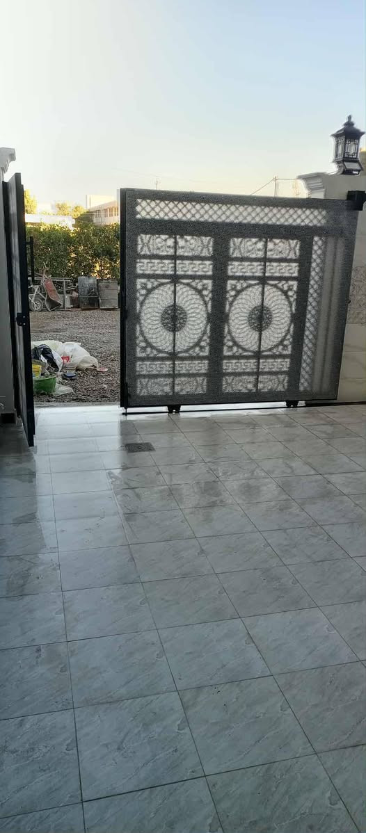 ‏🕋بسم الله الرحمٰن الرحيم🕋
‏
‏🤝السلام عليكم ورحمه الله وبركاته🤝
‏
‏🌐الموقع الانبار/قضاء الفلوجه 
‏
‏🏡 بيت للبيع .بيت للبيع .بيت للبيع  
‏
‏🏡في منطقه الظباط الرابعة حي الشهداء 🛣️ 
‏
‏📐المساحه 150م الواجه 7.5م حديث 
‏
‏🛣️ مقابل حديقه وساحه
‏
‏📄نوع العقار طابو صرف سند 📄
‏
‏⚠️ يتكون من طابقين شغل درجه اولى 
‏
‏♦️كراج
‏♦️مدخل
‏♦️استقبال
‏♦️مطبخ 
‏♦️صاله 
‏♦️غرفه عدد 4
‏♦️حمام عدد3
‏♦️ مناور 2
‏
‏💲 السعر المطلوب 180 وقابل للتفاوض، 
‏
‏
‏☎️***********☎️ 
‏
