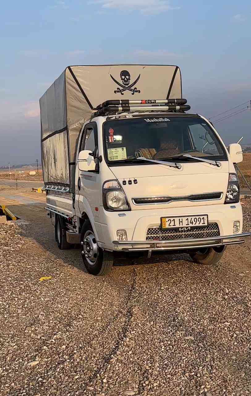 كيا 2017سوبه ر
ره قه م و سه نه وي جديد تخم تايه ١٤و كامل جلال حداد نوزه ريشي نه كرايته وه هه موو شتي به شه رت 

***********
