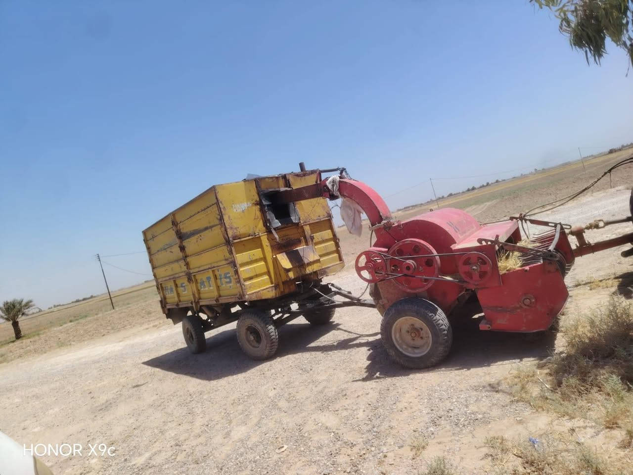 گاروضة تبن
مع عربانتهه كاملة علئ كل عيب موديل ١٥ السعر 65$ورقة بيهه مجال بسيط مكانهه صلاح الدين  سامراء الاسحاقي للاستفسار اتصل على الرقم التالي ***********
