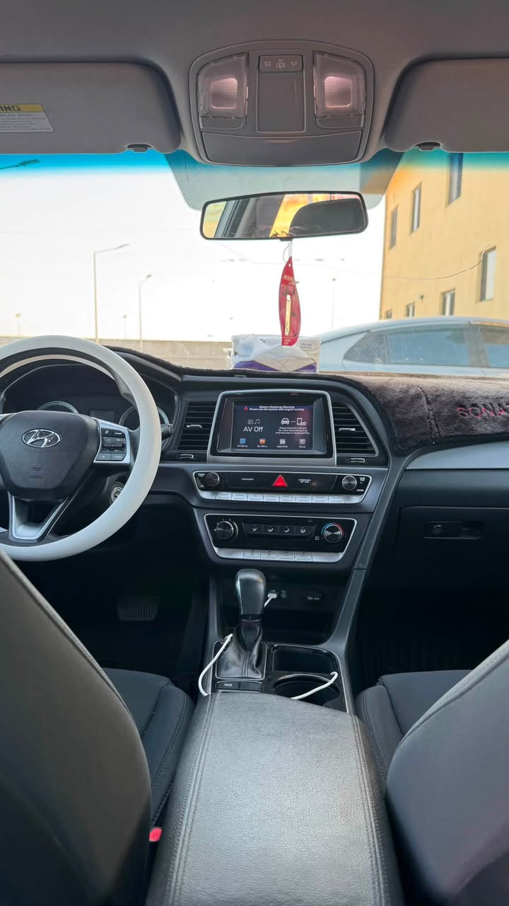السلام عليكم 
سوناتا 2019 امريكي 2.4 GDI
حادثها اربع قطع جهة السايق سونارها موجود
رقم بابل 
***********
