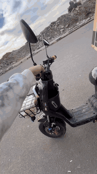 سلام عليكم اخوان دراجه R8 المرغوب والمعروف بسوك مستخدم شهرين فقط تجي تشوفو كدام عينك احله من الصور 5 بطاريات 32امبير شرط كلشي احمل بيها سرعتها 109 عقل رياضي تجي تشغل وتمشي العنوان موصل حي الاخاء سعر 425 بيها مجال  ***********
