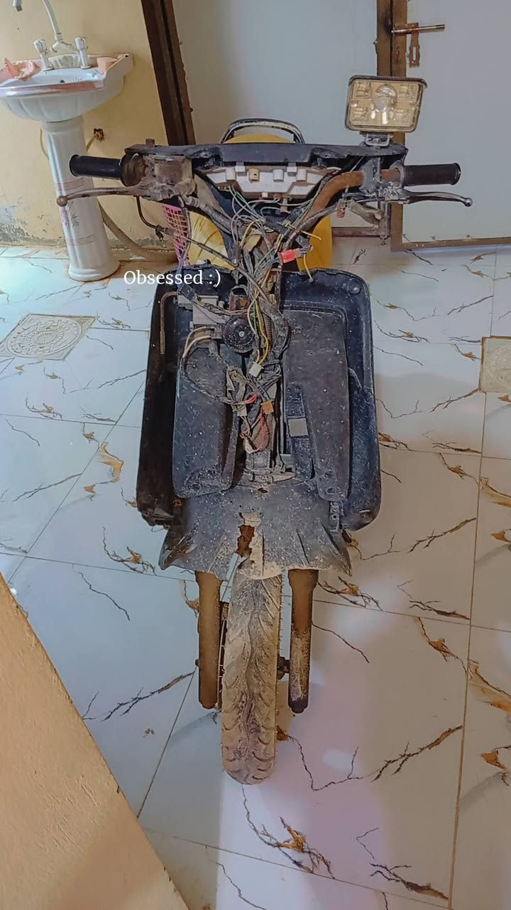 سلام عليكم دراجه فراشه للبيع فقط كبريته تخربط شغاله مبيها شي سعر125مكاني نجف حي نداء . ***********
