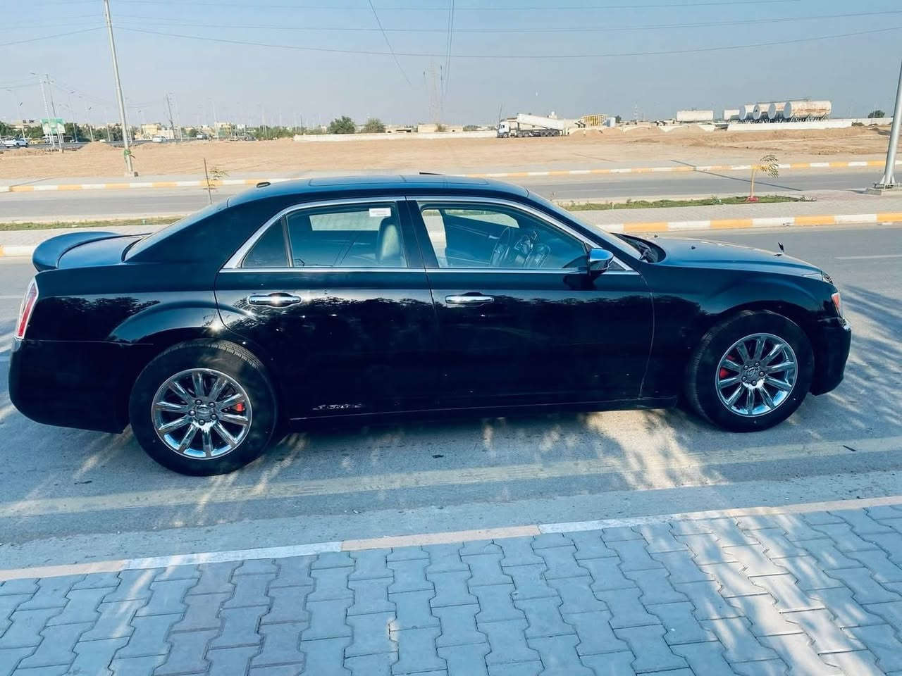 السلام عليكم اوباما 2013 بيع فقط فول مواصفات بانوراما وباقي المواصفات معروفه السياره استخدام شخصي وارد امريكي داخله كلين. ماشيه 176 الف كيلو متر وليس ميل  اهنا بالعراق شبرين كلير بالبنيد. ويم قبق البانزين هم. اكو كلير وجاملغ عكس السايق. مبدل مال حاويه نفس اللون بدون اي دواخل تفحص سونار. وبالعافيه عليك عليها ادامه كامله. من كلشي ما متواجد ع الفيس. عنواني مدينه الصدر *********** السعر 180 مجال بصيط
