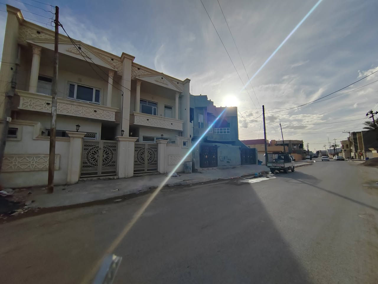 بيت عدد ٢ مساحة ١٠٠  متر للبيع🏡
. 
📍موقع العقار
🔺تكريت شارع الأربعين قرب دائرة التقاعد . 
. 
▪️واجهة ٥
▪️النزال ٢٠
▪️شارع ٢٠
. 
🔴منطقة خدمية من حيث المدارس والأسواق 
. 
🔴للإستفسار على السعر تواصل خاص او الاتصال 
. 
 ☎️ ***********
***********
