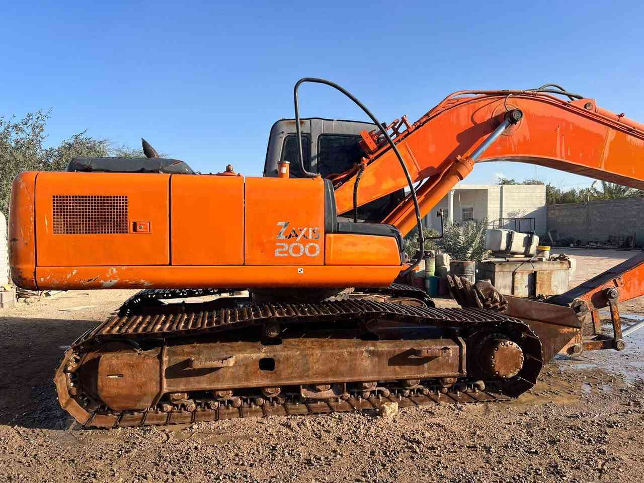 للبيع حفاره هيتاشي عادي مديل 2002 حجم 200 حفاره بلاديه جاهزه من كل نقص رقم بصره الماني تحويل ثاني يوم مكانه البصره الشراي يتصل وبيه خير ويدلل *********** .
