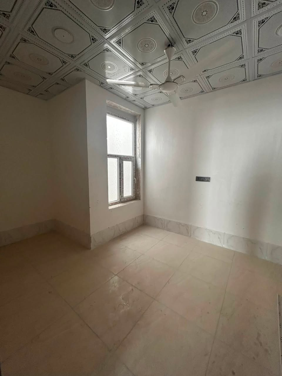 🏡دار للبيع
📍 البوبيات عامود 31
📏 المساحة: 52 متر
🚪 الواجهة: 4 ونص متر
📐 النزّال: 11.75 متر
🛣️ عرض الشارع: 8 متر  يبعد 50 متر عن الشارع العام
📝 التفاصيل: زراعي ، سند 25
يحتوي على (غرفتين نوم +وصاله + واستقبال +ومطبخ +وصحيات عدد 2
📞للاتصال ..***********
