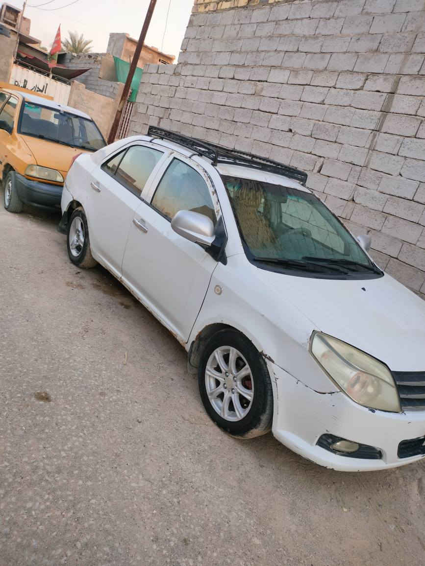 السلام عليكم سياره جيلي ام كي سياره بسمي  تحويل ثاني يوم السياره مثل ما موضح عندك بل صوره. السياره مكينته كايمه بس شغاله سياره وبيه ضربة من وره وقطعتين مبدلات باب وجاملغ تبريد شغال.  السعر 18 وبيها مجال بصيط مكان سياره نجف حي الرضوية رقم تلفون ‏‪0780 473 9401‬‏ النجف, العراق
