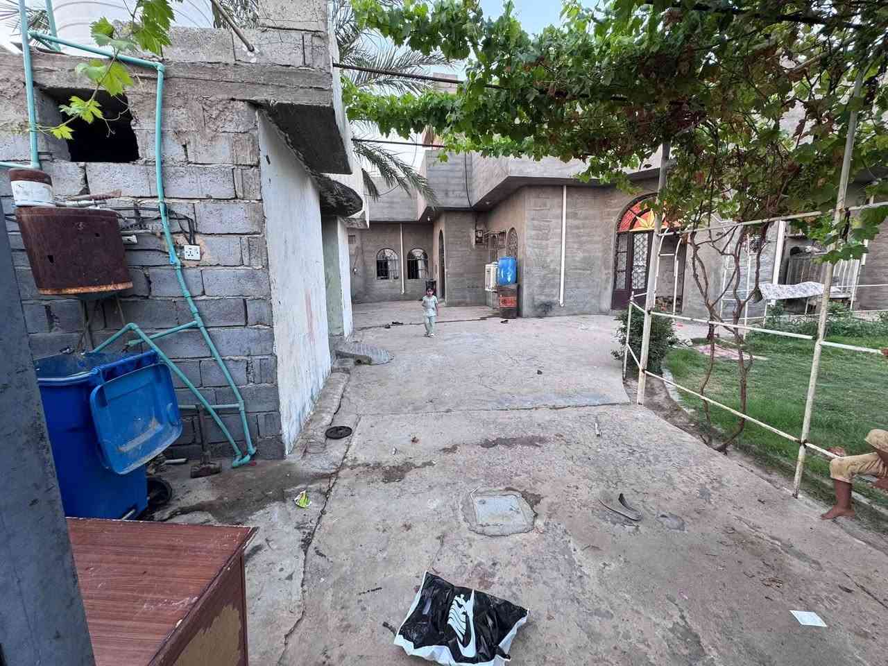 سلام عليكم بيت للبيع 3غرف نوم وصاله وستقبال ومطبخ وكراج سيارات جبير شارع 14البيت ركن ول  وبيت ااثاني  هيكل مساحه 200 ول قطعه من ضمن البيت هم 200متر   للبيع  مكان شهابي الكيفيه الوله رقم التلفون للستفسار ***********
