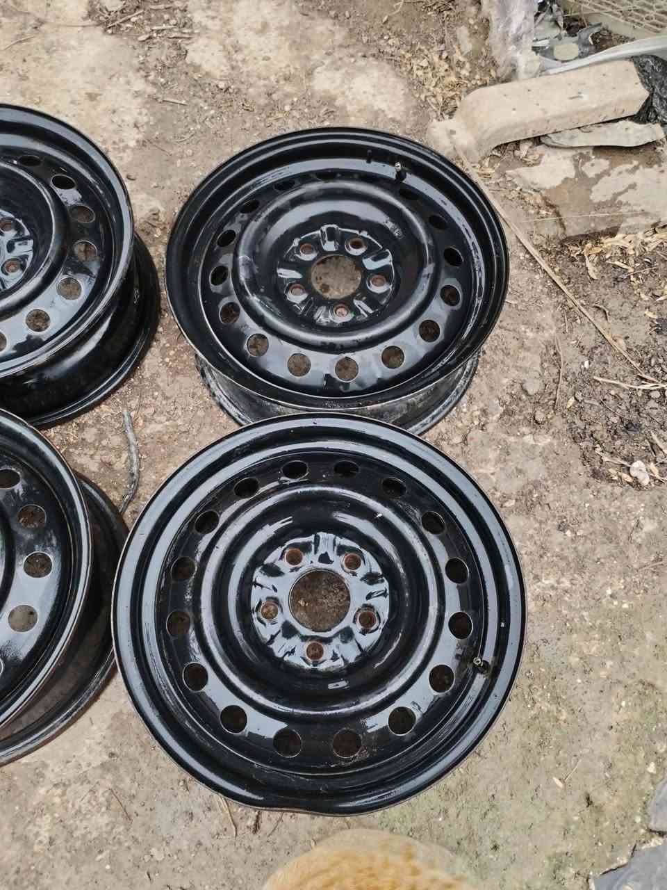 السلام عليكم ورحمة الله وبركاته
ويل النترا او سوناتا حجم ١٦ خمس ستدات بحاله جيده جدا مامصبوغات فقط مغسولات
السعر ٧٥ قفل
مكاني حله نادر الثانيه للاتصال ***********
